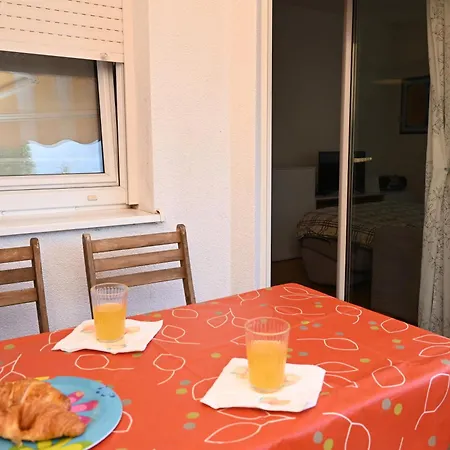 In The Free Parking Apartament Pula