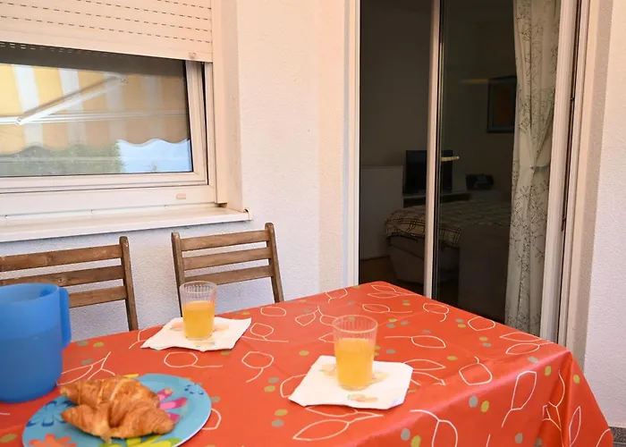 In The Free Parking Apartament Pula